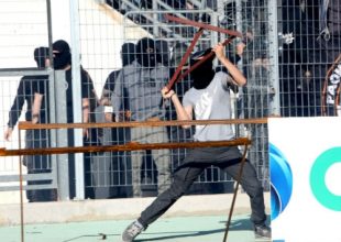 Αφόρητη η κατάσταση στα αποδυτήρια λόγω δακρυγόνων