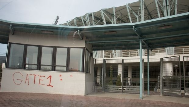 Έτσι γίνεται η διαδικασία με τα αυτοκόλλητα του τελικού