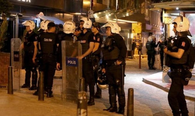 Επεισόδια το βράδυ στην Ταξίμ μεταξύ οπαδών Ολυμπιακού και Φενέρ (video)