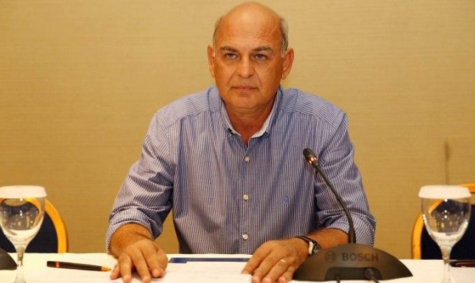 Γραμμένος: «Δεν θα εξυπηρετήσω συμφέροντα»