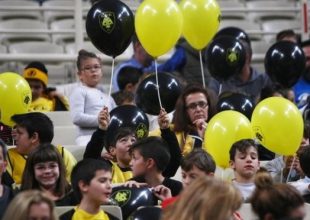 Γεμίζει η «Παιδική Εξέδρα» του κλειστού