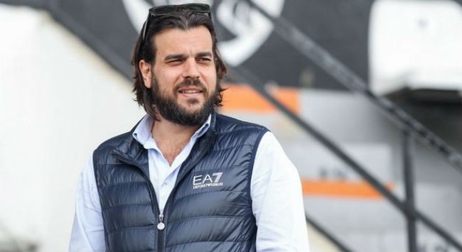 “Δε μπορεί να κάνει δημόσιες σχέσεις ο Κομίνης” “Δε μπορεί να κάνει δημόσιες σχέσεις ο Κομίνης”