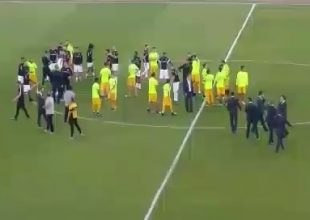 Οι δύο ομάδες μαζί στον αγωνιστικό χώρο (vids)