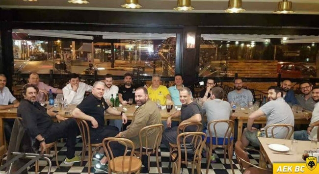 Δείπνο στην ομάδα παρέθεσε ο Μανωλόπουλος (ΦΩΤΟ)