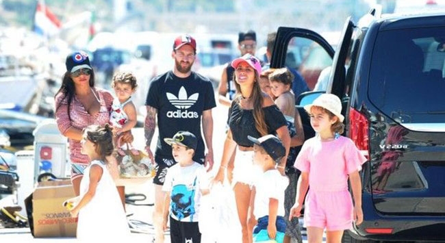 Τι τρέχει με το δεξί γόνατο του Μέσι;