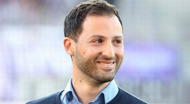 Προπονητής ετών 31 στην Σάλκε Προπονητής ετών 31 στην Σάλκε