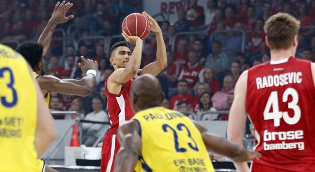 Έπαιζε… μόνη της στον πρώτο τελικό η Μπάμπεργκ του Ζήση