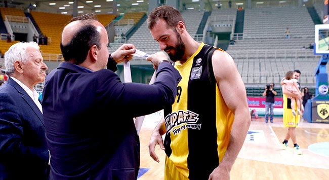 Πάντα παρών ο Χαριτόπουλος