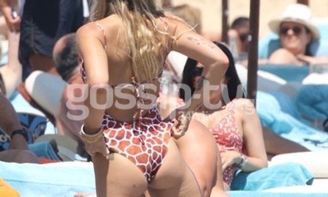 Μοίρασε… εγκεφαλικά στην παραλία η…