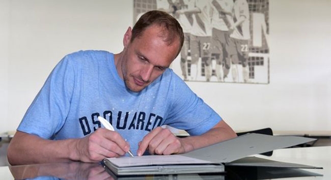 Ανανέωσε με Βέρντερ ο 37χρονος Ντρόμπνι!