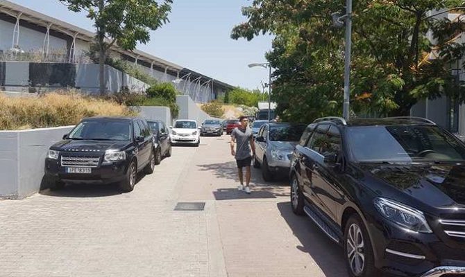 O Κλωναρίδης στα γραφεία της ΑΕΚ (ΦΩΤΟ) O Κλωναρίδης στα γραφεία της ΑΕΚ (ΦΩΤΟ)