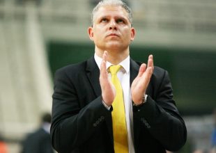 Τα «Χρόνια πολλά» στον Μανωλόπουλο (ΦΩΤΟ)
