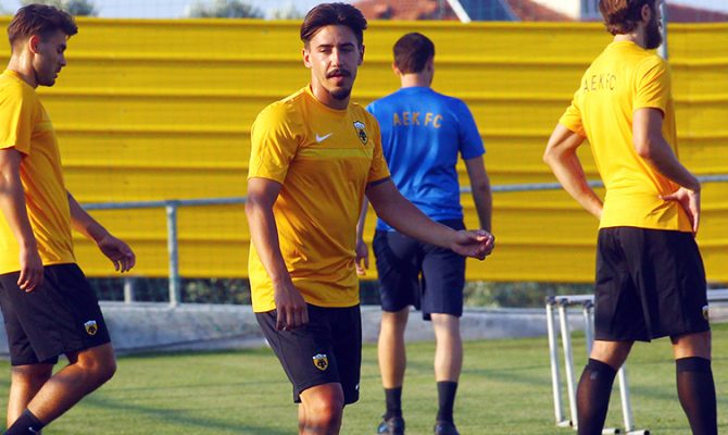 Μόνος του και όλοι τους ο Σιμόες