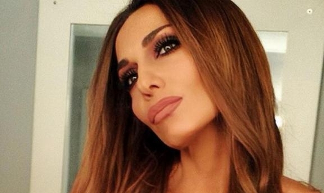 Δέσποινα Βανδή: Η selfie με «καυτό» σορτς στο αυτοκίνητο