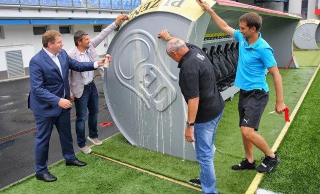 Οι πάγκοι της Βικτόρια Πλζεν είναι σε σχήμα μπύρας!