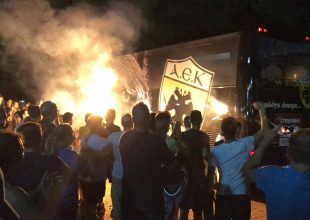 Αποθεώθηκαν οι ποδοσφαιριστές της ΑΕΚ (VIDEOS-PICS)