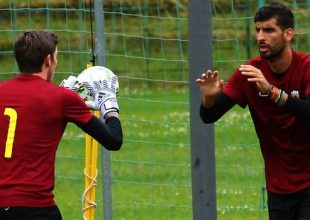 Μάχη για το Νο1 της ΑΕΚ