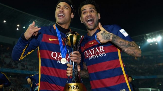 Νεϊμάρ και Ντάνι Άλβες κάνουν… μαγικά στην άμμο Νεϊμάρ και Ντάνι Άλβες κάνουν… μαγικά στην άμμο