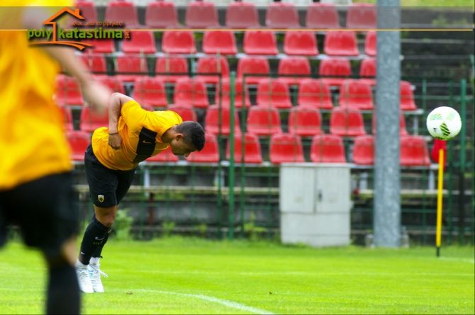 Ξεκίνησε με το …κεφάλι ο Γιακουμάκης