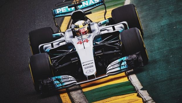 H Mercedes θέλει να κρατήσει τον Hamilton