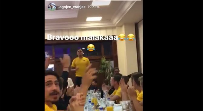 Σειρά του Κλωναρίδη για τραγούδι και… ΚΛΑΜΑ! (VIDEO) Σειρά του Κλωναρίδη για τραγούδι και… ΚΛΑΜΑ! (VIDEO)