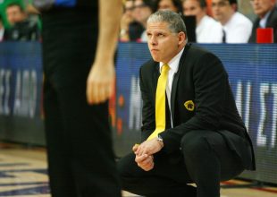 Η πρώτη αντίδραση Μανωλόπουλου