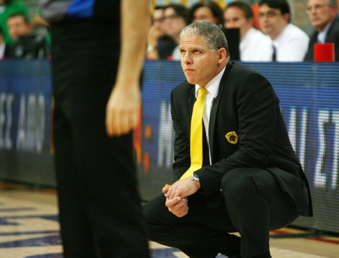 Η πρώτη αντίδραση Μανωλόπουλου