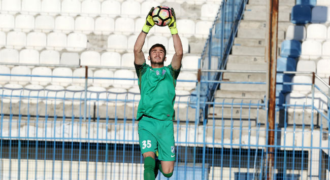 Νεαρό τερματοφύλακα δηλώνει στην UEFA Νεαρό τερματοφύλακα δηλώνει στην UEFA