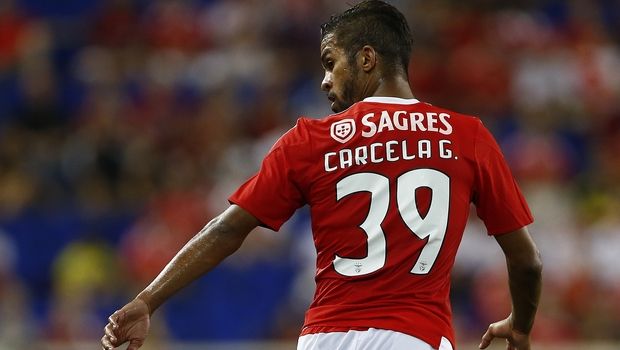 Υπέγραψε ο Εμενίκε, τελειώνει του Καρσελά