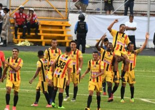 Ο Ροναλντίνιο «χάζεψε» αντιπάλους και αποθεώθηκε στην Ονδούρα (VIDEO)