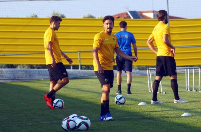 «Θα μπει ένα τέλος στα πρωταθλήματα που παίρνει ο Ολυμπιακός» «Θα μπει ένα τέλος στα πρωταθλήματα που παίρνει ο Ολυμπιακός»