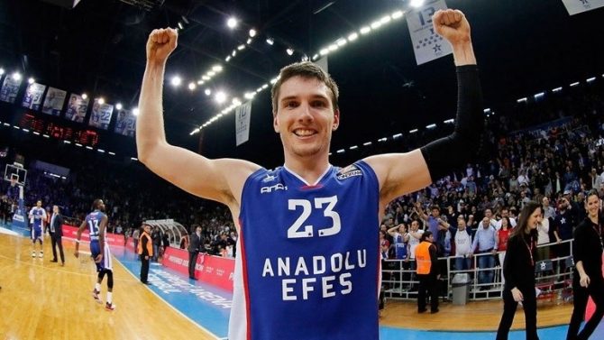 Ψάχνει το «μπαμ» με Τζάνινγκ η Βασίλισσα