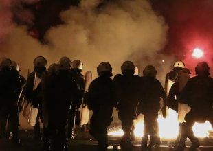 Εξάρχεια: Μάχη επί δυο ώρες – Βροχή από μολότοφ