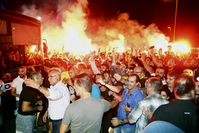 Βίντεο απ’ την υποδοχή του Αραούχο από τον κόσμο της ΑΕΚ