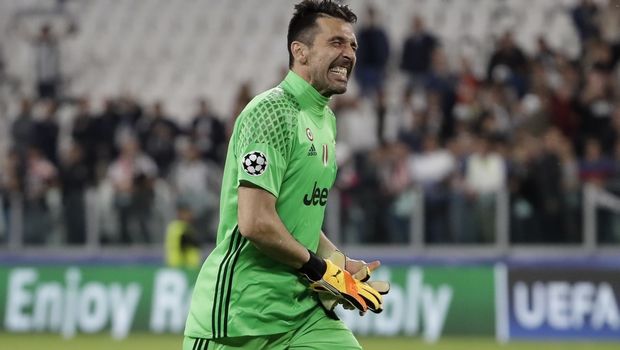 Ξέσπασμα Μπουφόν και σούπερ ατάκα για 55 πέναλτι! Ξέσπασμα Μπουφόν και σούπερ ατάκα για 55 πέναλτι!