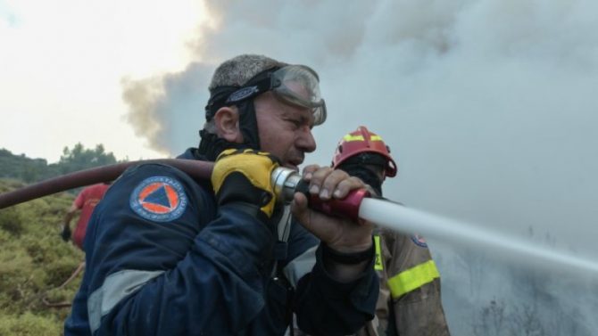Έκκληση για συλλογή τροφίμων για όσους παλεύουν με τις φλόγες στον Κάλαμο (PIC)