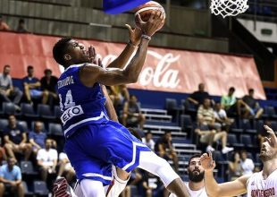 Κόβει, ράβει ο Γιάννης!