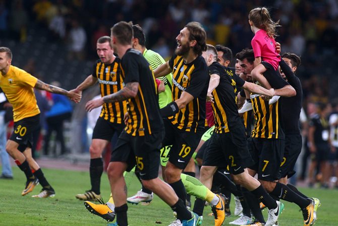 Μια ΑΕΚ να την πιείς στο ποτήρι!