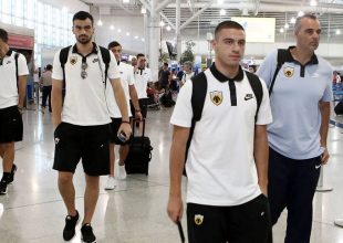 Η αναχώρηση της ΑΕΚ για Ρωσία (PICS)