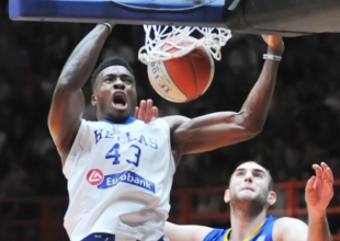 Αντετοκούνμπο: «Αξίζει ένα γεμάτο γήπεδο αυτή η ομάδα»