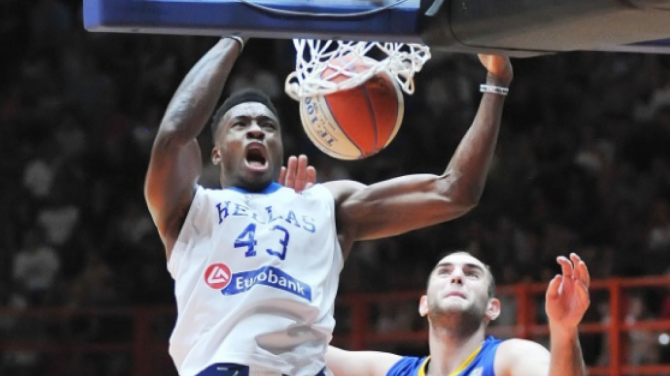 Αντετοκούνμπο: «Αξίζει ένα γεμάτο γήπεδο αυτή η ομάδα»