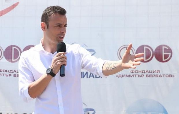 Κλείνει σε ομάδα της Ινδίας ο Μπερμπάτοφ Κλείνει σε ομάδα της Ινδίας ο Μπερμπάτοφ