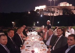 Το τραπέζι της ΑΕΚ στην Μπριζ