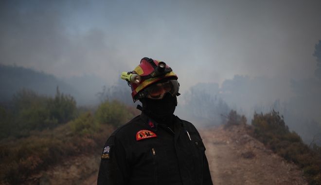 Φωτιά στο Μενίδι