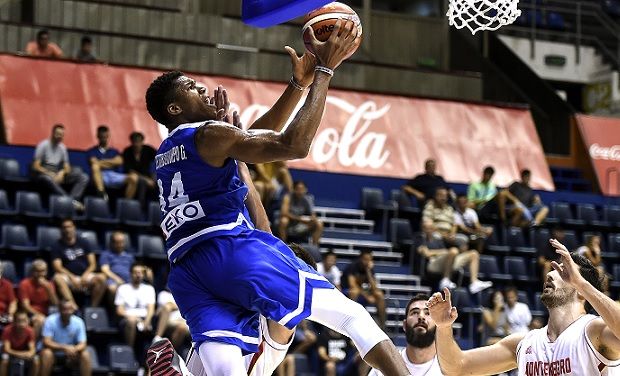 Ενοχλήσεις στο γόνατο ο Γιάννης, δεν παίζει κόντρα στη Σερβία