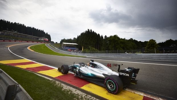 Ισοφάρισε το ρεκόρ του Schumi o Hamilton