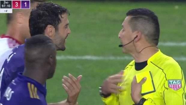 Έκανε πλάκα ο Κακά με πρώην συμπαίκτη του και… αποβλήθηκε!