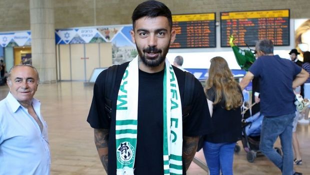 Υποδέχθηκαν τον Κλάους με κασκόλ της Μακάμπι Χάιφα Υποδέχθηκαν τον Κλάους με κασκόλ της Μακάμπι Χάιφα