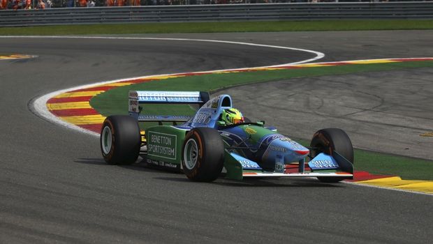 Ο Schumacher Jr οδήγησε το μονοθέσιο του μπαμπά του! Ο Schumacher Jr οδήγησε το μονοθέσιο του μπαμπά του!