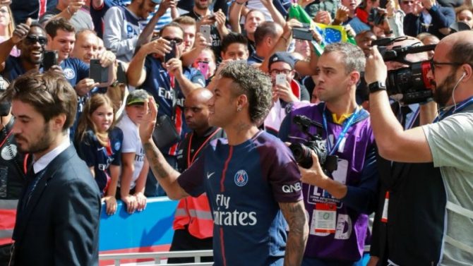 Παίζει με Γκινγκάμπ ο Νεϊμάρ